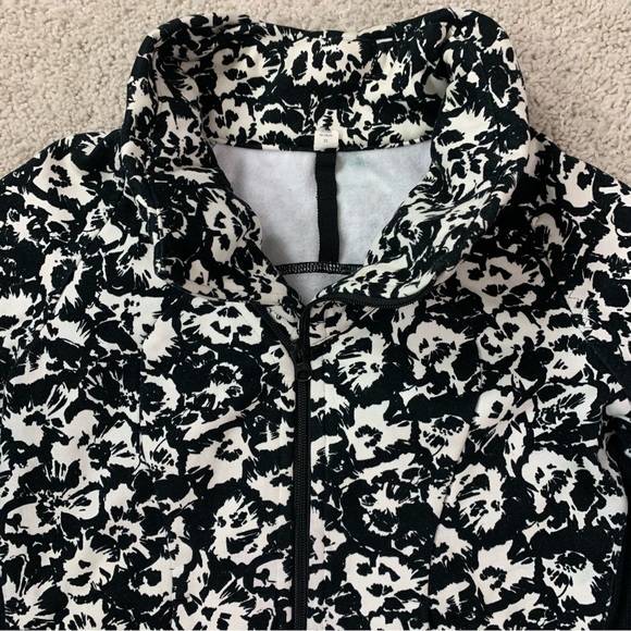 Women's LULULEMON Black & White COZY CUDDLE UP Fitted JACKET  6 - Picture 2 of 9